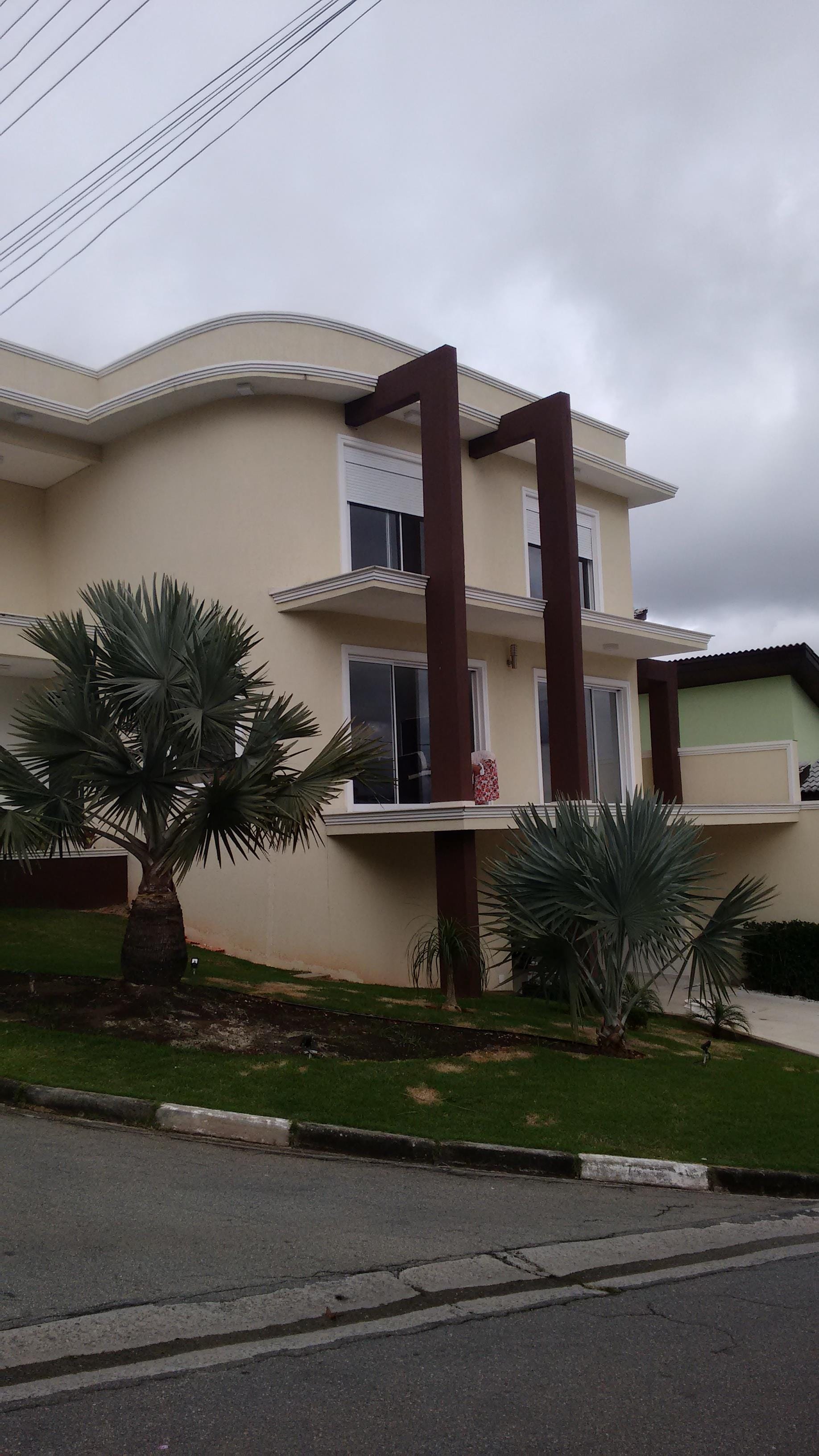 Linda Casa de Esquina Condomínio Arujá 5 — foto 1